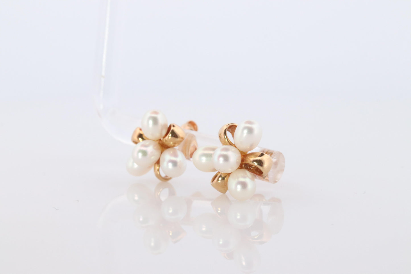 Mikimoto Earrings. 18k Yellow Gold Mikimoto Pearl Cluster Stud Pierced Earrings.