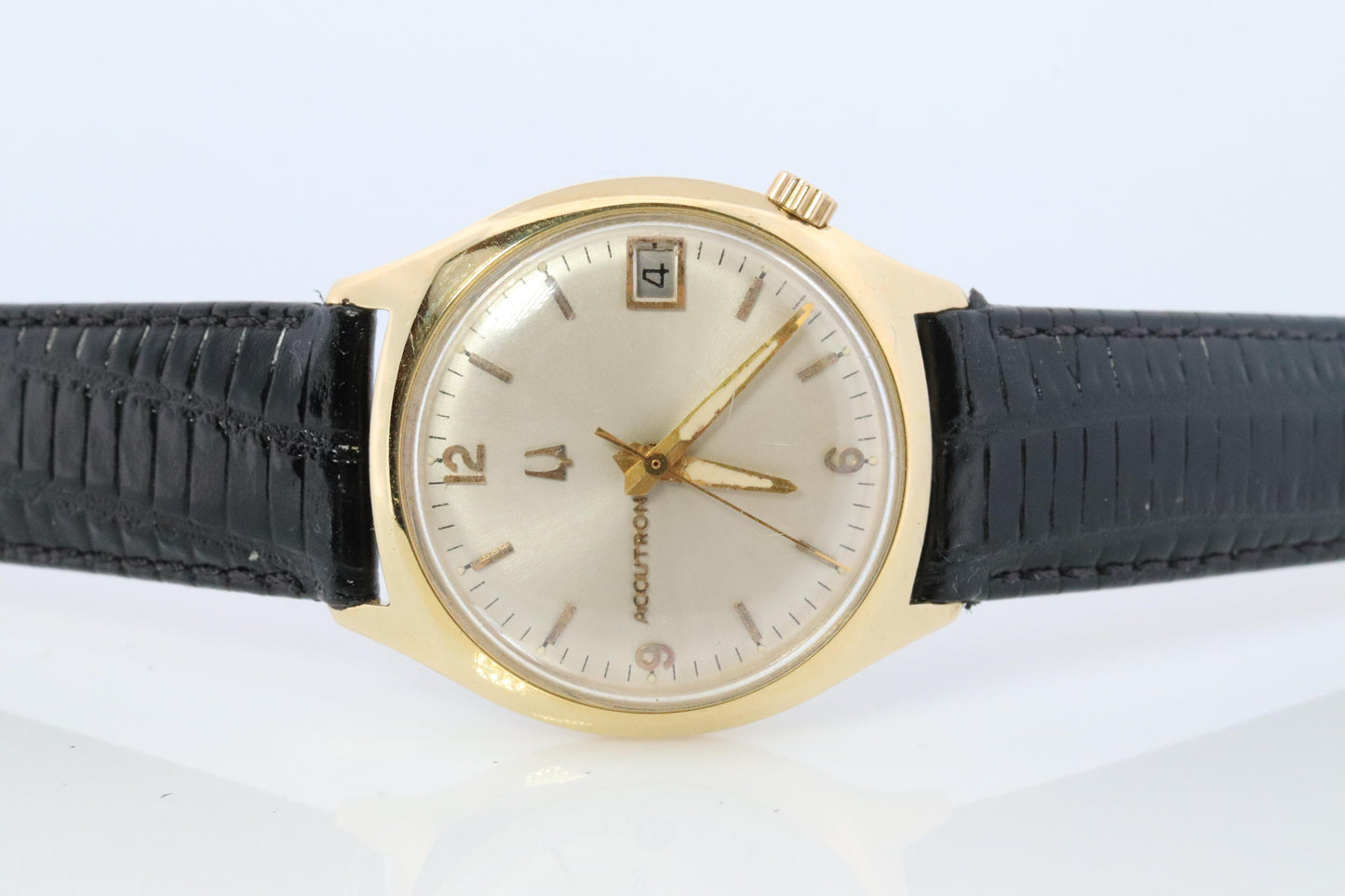 Vintage BULOVA Accutron M6 watch. 14k Yellow Gold Bulova Accutron Electric.