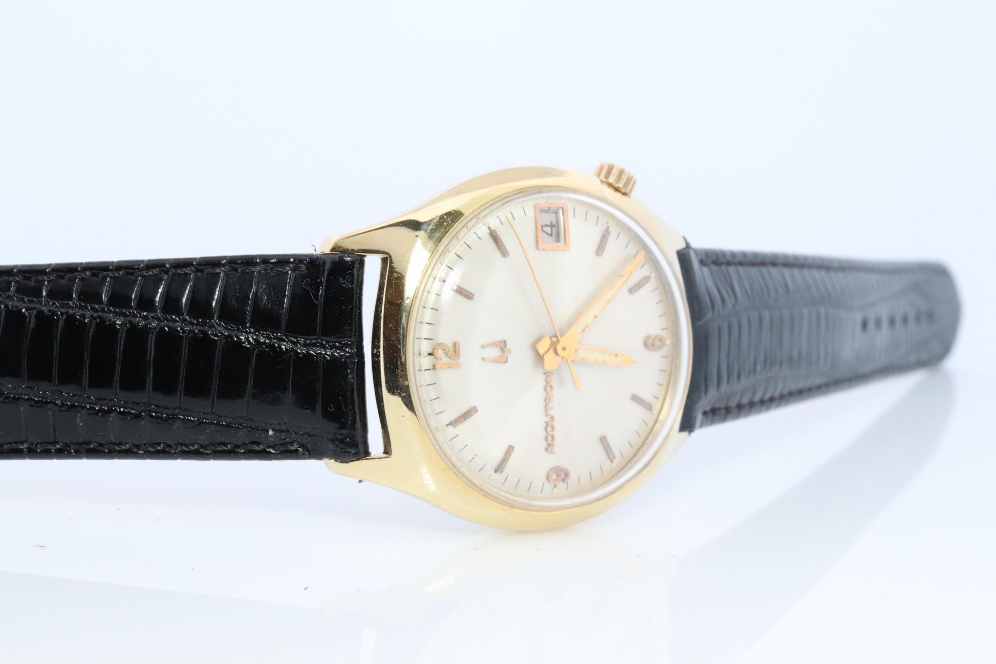 Vintage BULOVA Accutron M6 watch. 14k Yellow Gold Bulova Accutron Electric.