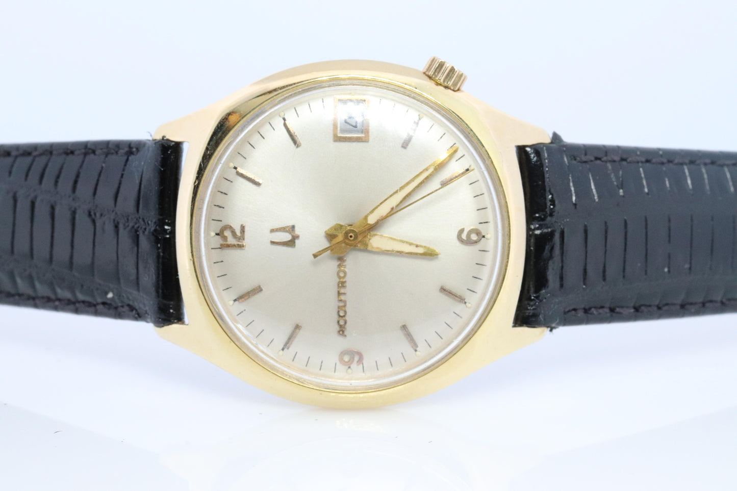 Vintage BULOVA Accutron M6 watch. 14k Yellow Gold Bulova Accutron Electric.