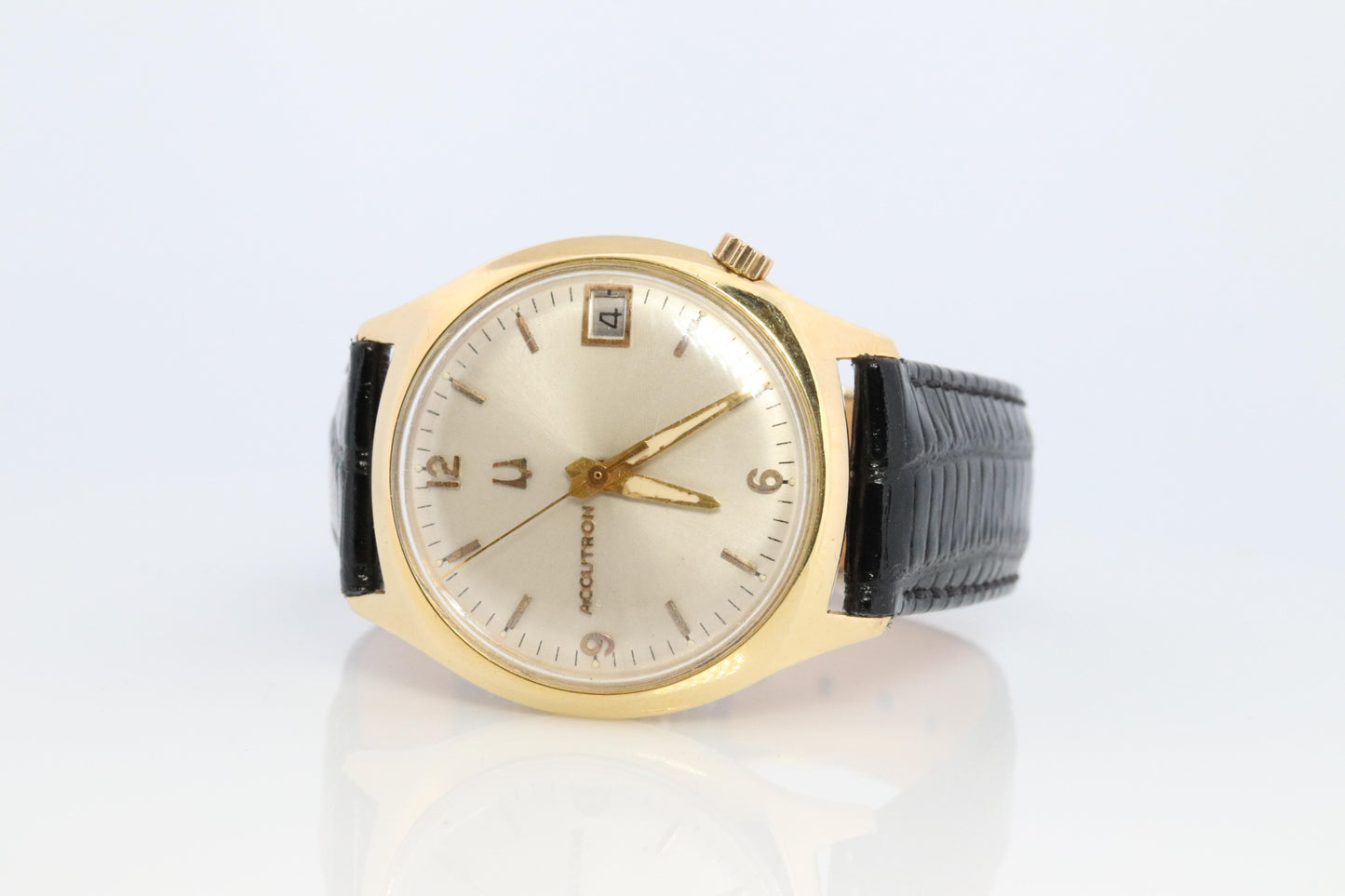 Vintage BULOVA Accutron M6 watch. 14k Yellow Gold Bulova Accutron Electric.