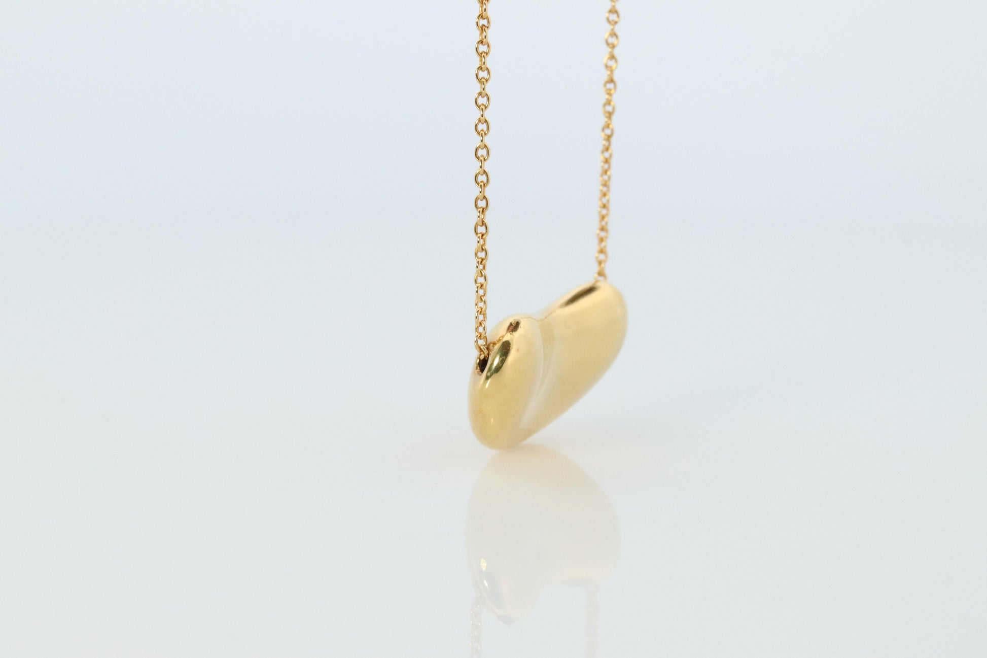 Tiffany & Co. 18k Gold Chain and Bean Pendant Necklace. 750 Yellow Gold Tiffany