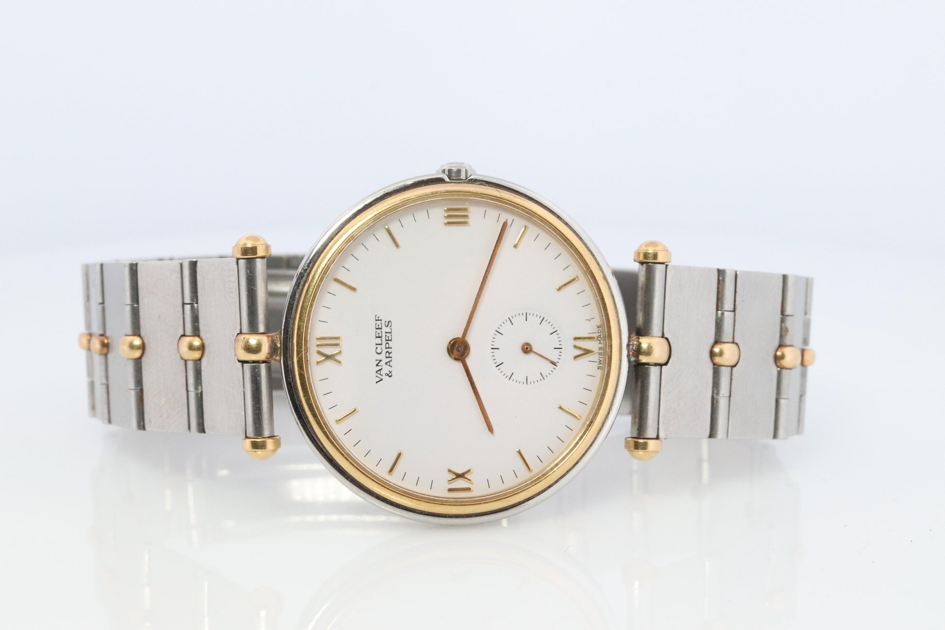 Van Cleef and Arpels 416 604 B4 watch. La Collection 18k SS Round 32mm Watch