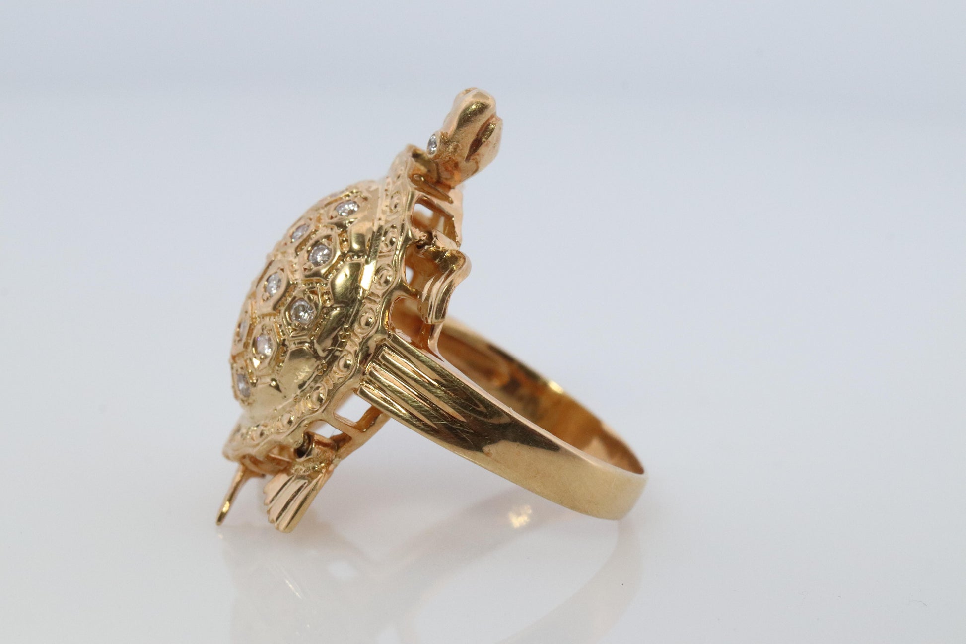 18k TURTLE ring. DIAMOND encrusted Turtle 3D Animated Seaturtle ring.