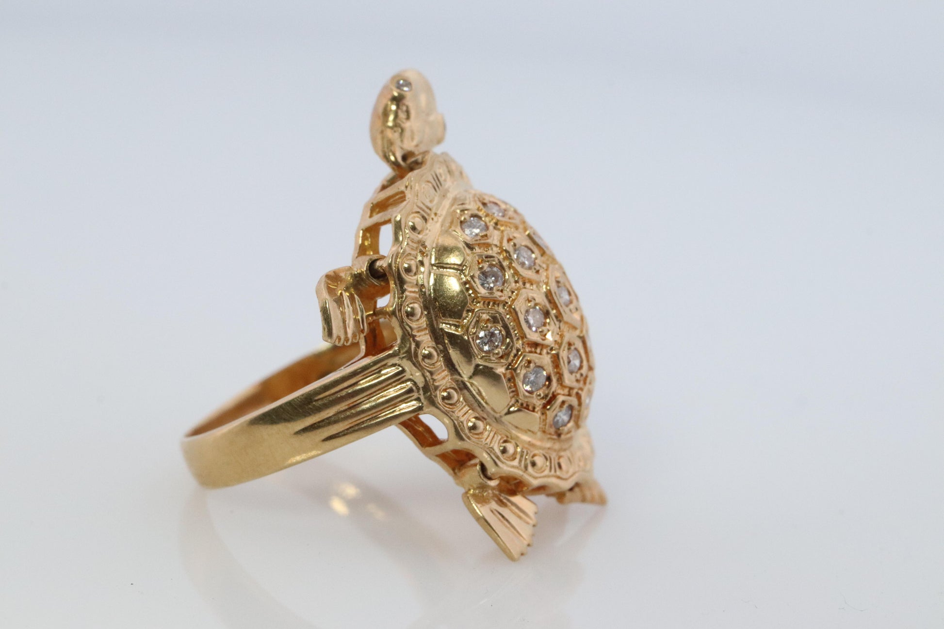 18k TURTLE ring. DIAMOND encrusted Turtle 3D Animated Seaturtle ring.