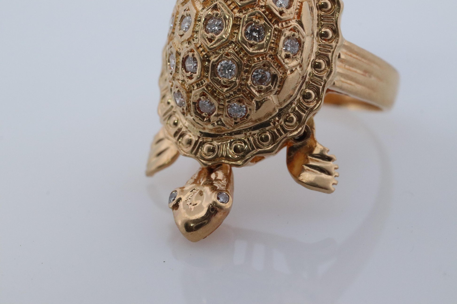 18k TURTLE ring. DIAMOND encrusted Turtle 3D Animated Seaturtle ring.