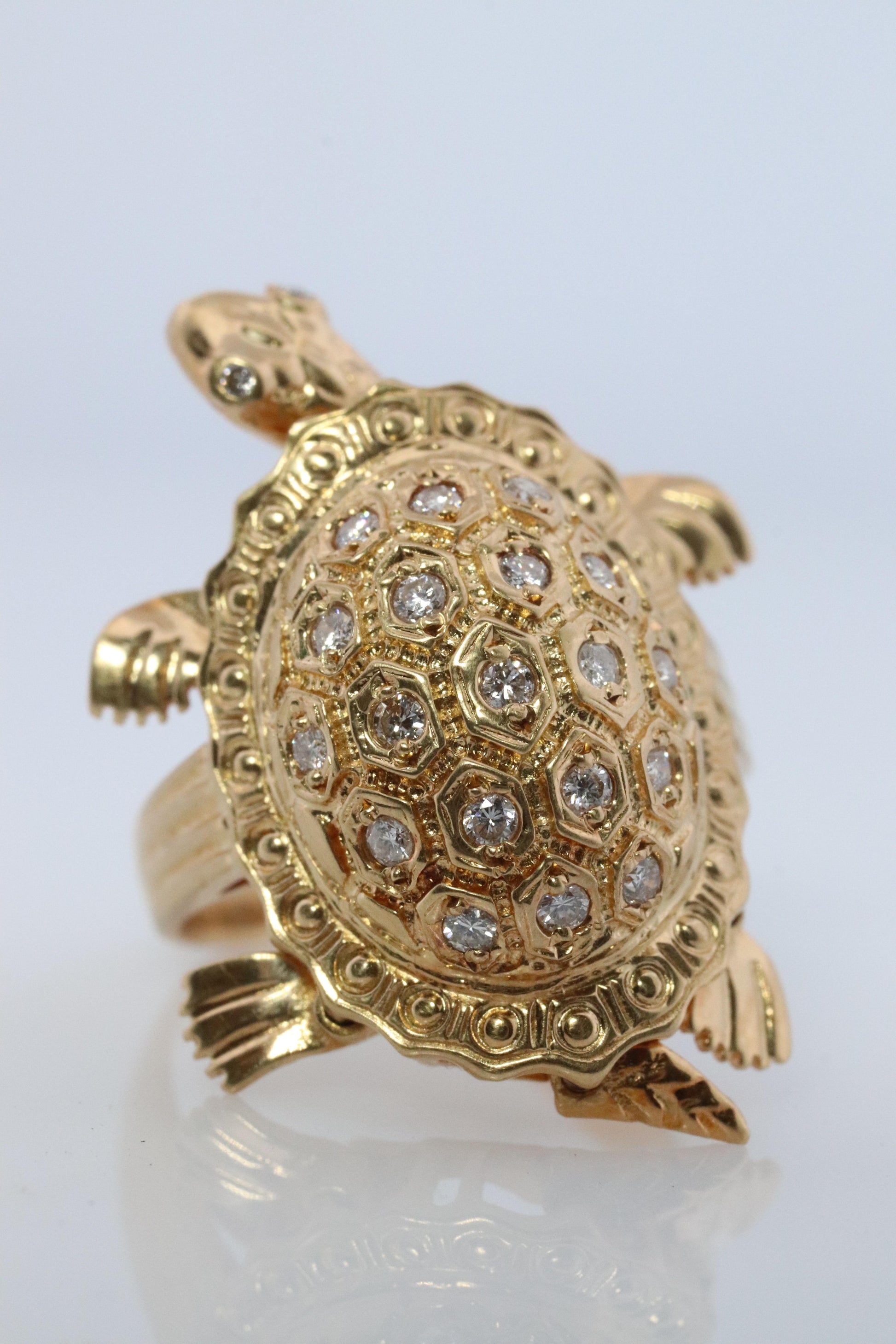 18k TURTLE ring. DIAMOND encrusted Turtle 3D Animated Seaturtle ring.