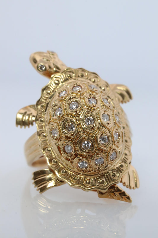18k TURTLE ring. DIAMOND encrusted Turtle 3D Animated Seaturtle ring.