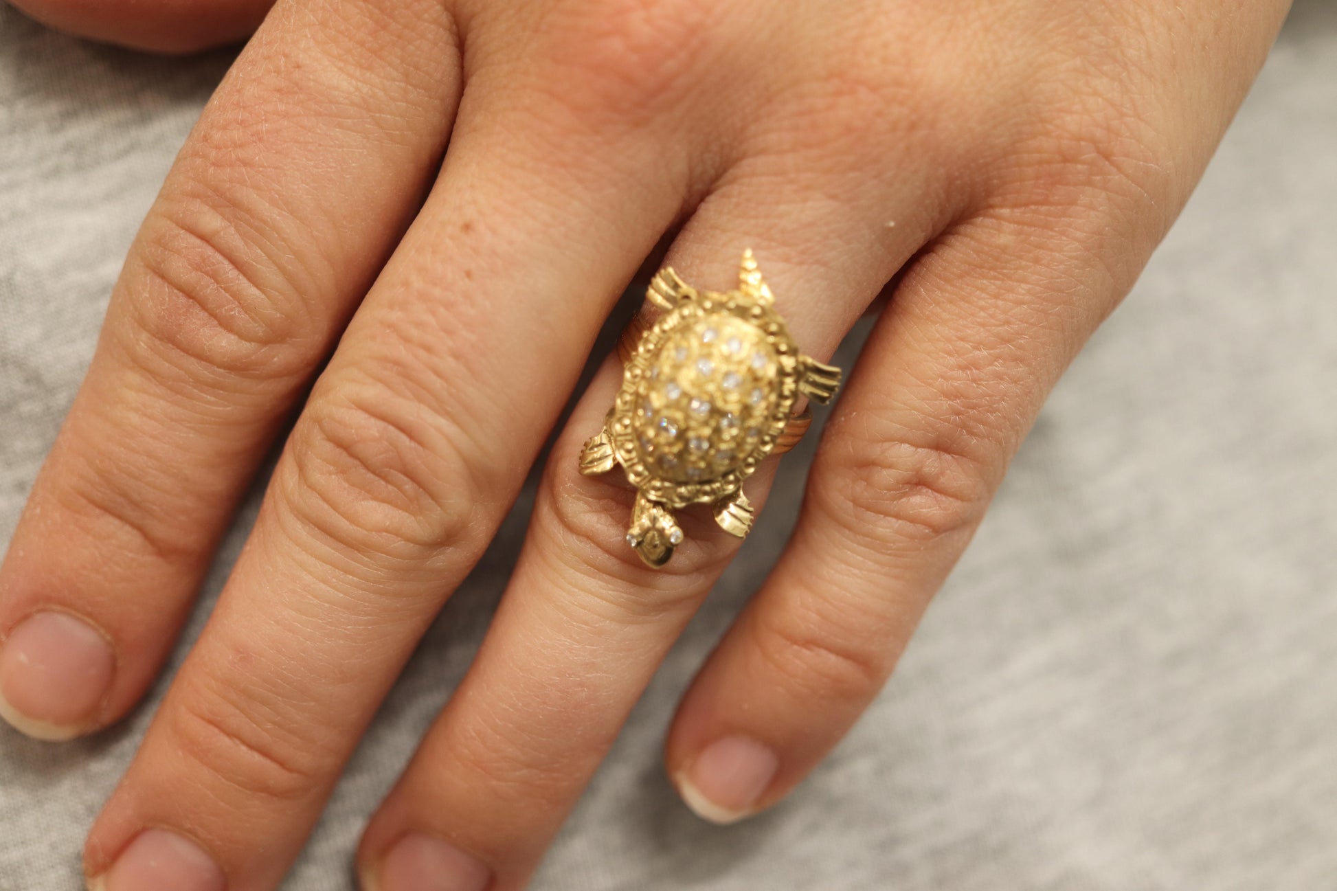 18k TURTLE ring. DIAMOND encrusted Turtle 3D Animated Seaturtle ring.