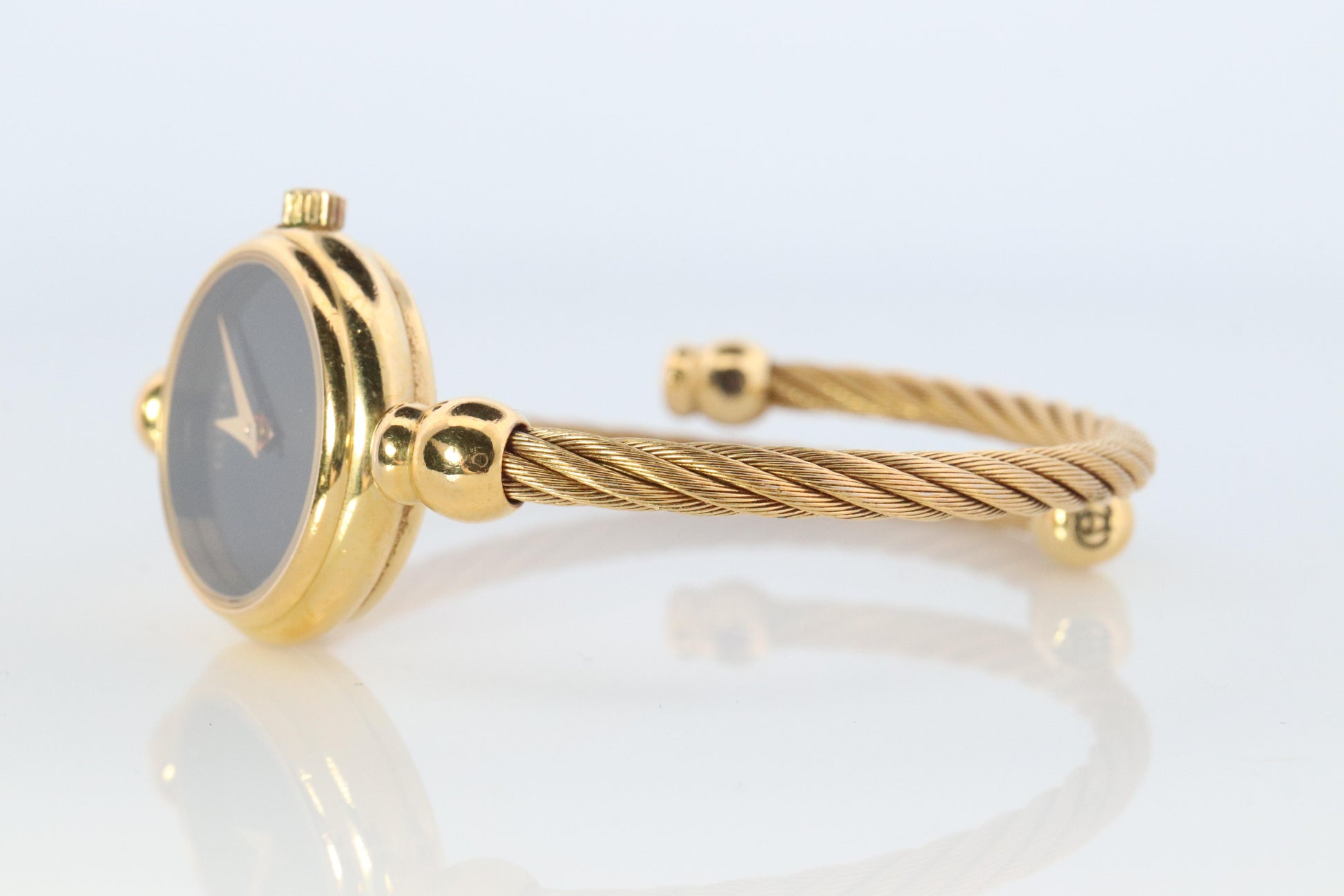 Vintage GUCCI Quartz 2700.2.L  Watch. Gucci Ladies Bangle Gold Tone Wristwatch