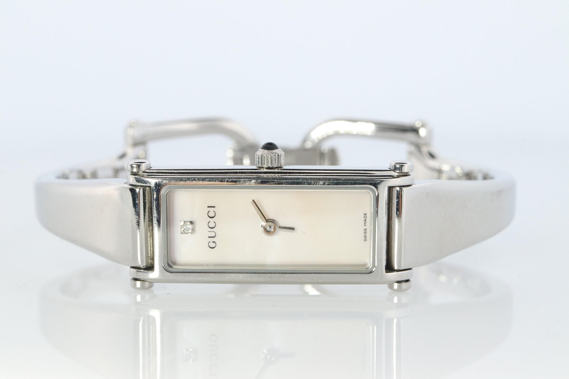 Vintage GUCCI 1500L Quartz Wrist Watch. Gucci Silver MOP Diamond Bangle Watch