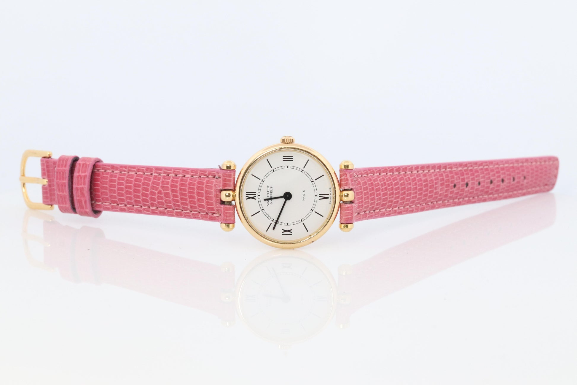 Van Cleef and Arpels 18601 watch. 18k Gold VCA Classique Ladies Watch.