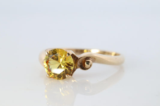 10k Round Sapphire YELLOW Sapphire ring. YELLOW SAPPHIRE solitaire ring.