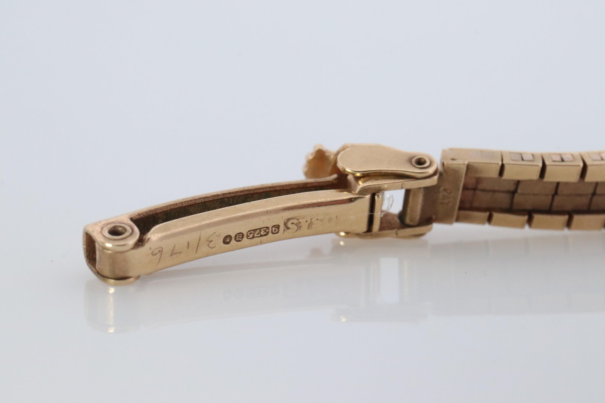 Genuine Rolex Watch. 9k YG Ladies Rolex Mechanical Windup Watch.