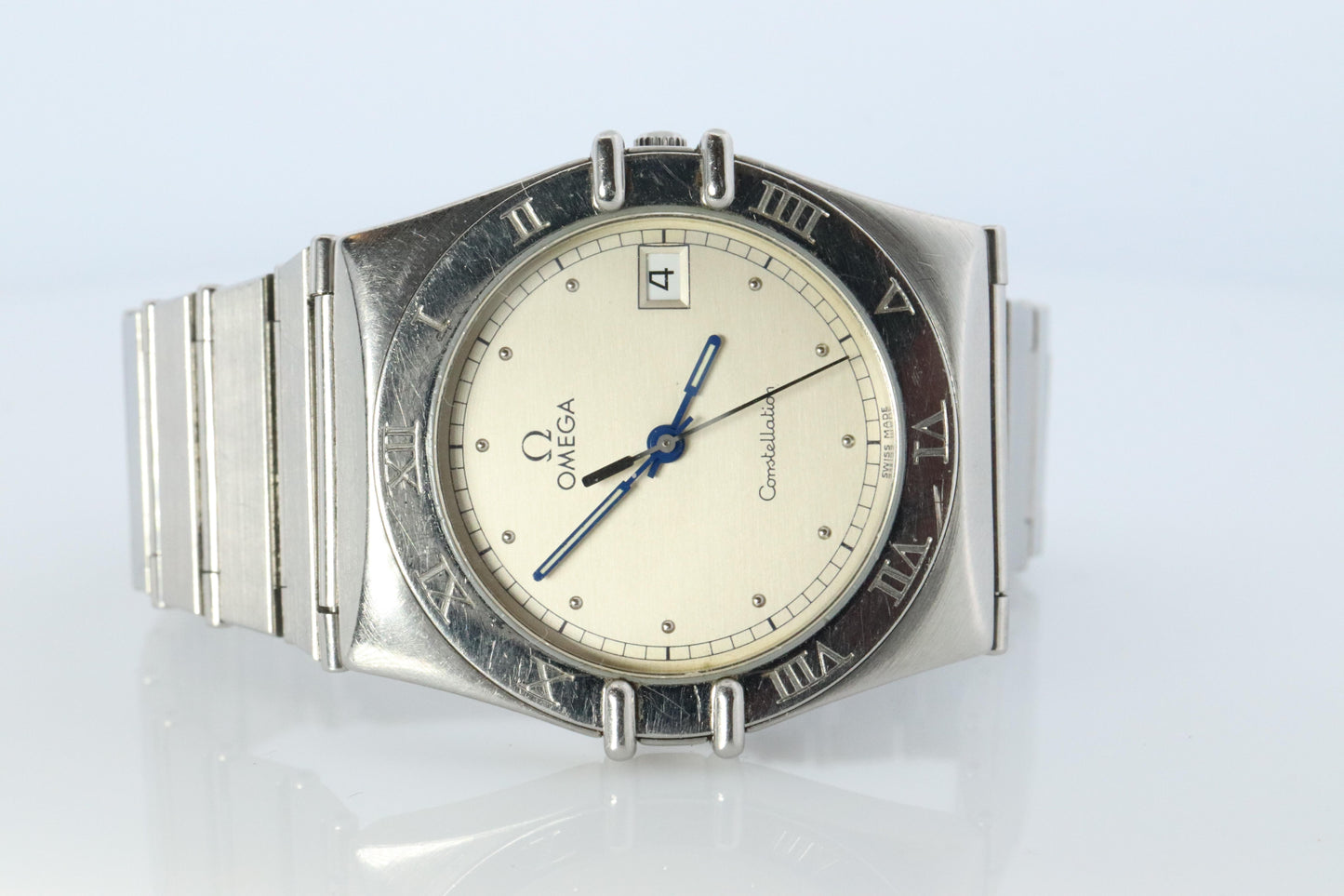 Omega Watch.  Omega Constellation Quartz 1448 Date Wristwatch. Mens Omega