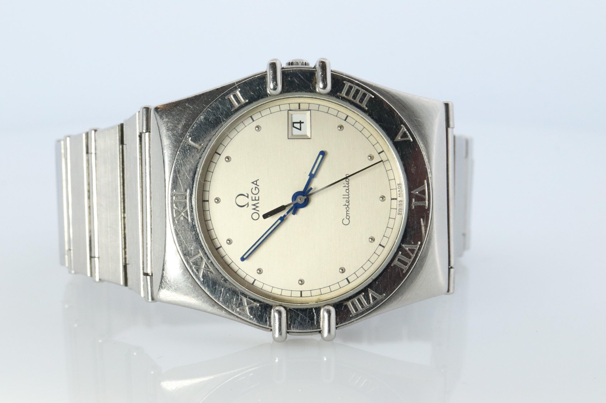Omega Watch.  Omega Constellation Quartz 1448 Date Wristwatch. Mens Omega