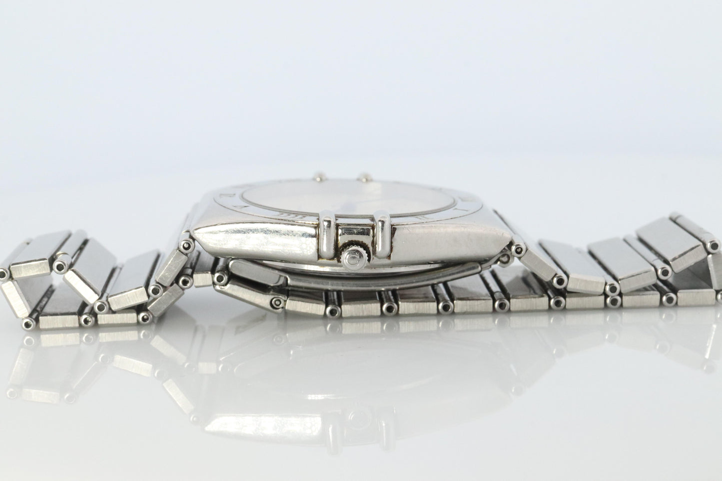 Omega Watch.  Omega Constellation Quartz 1448 Date Wristwatch. Mens Omega