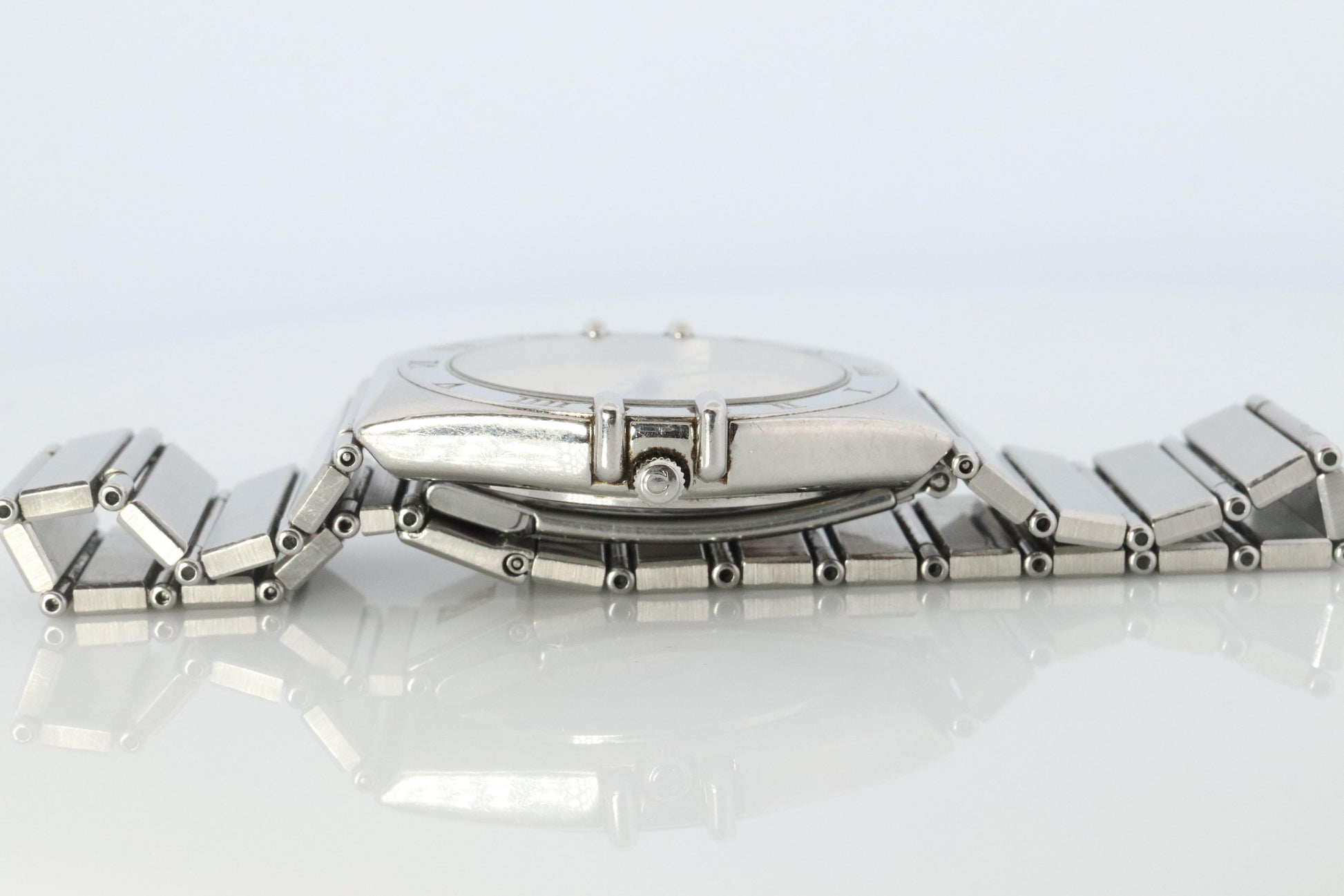 Omega Watch.  Omega Constellation Quartz 1448 Date Wristwatch. Mens Omega