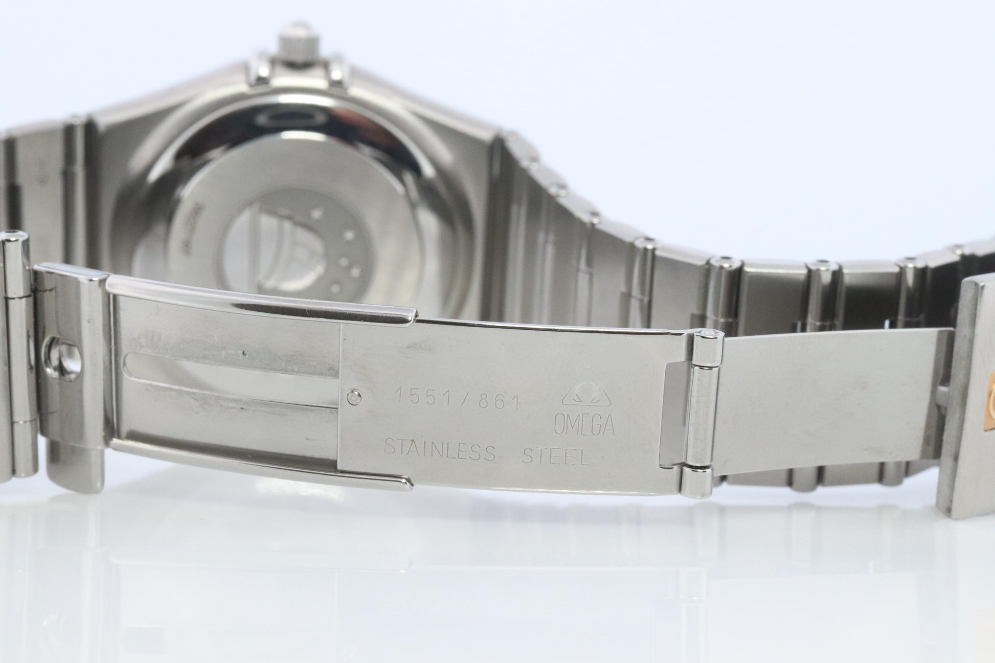 Omega Watch.  Omega Constellation Quartz 1552 Date Wristwatch. Mens Omega