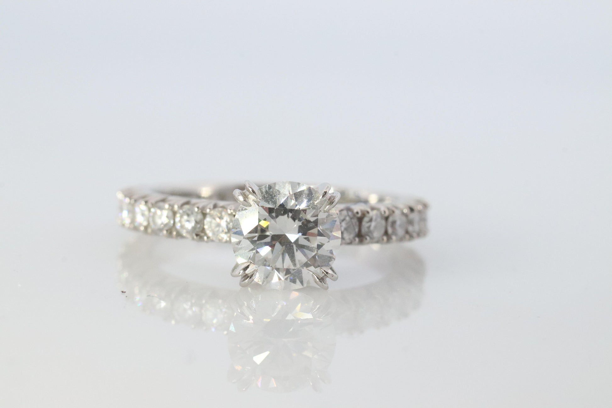Harry Winston Diamond Ring. Round Diamond Engagement Solitaire PT950 Platinum.