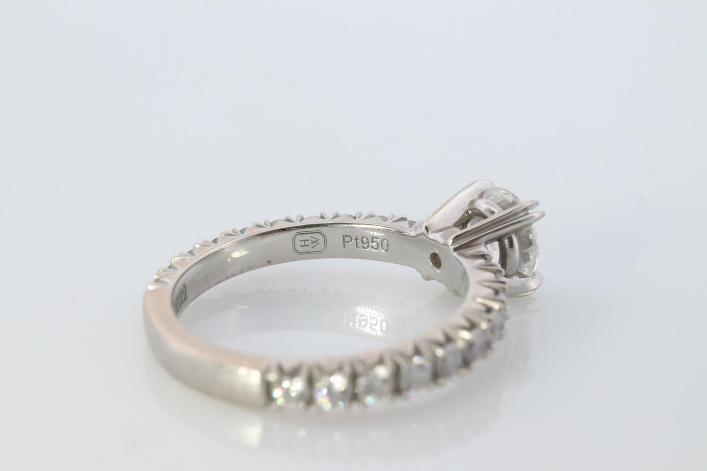 Harry Winston Diamond Ring. Round Diamond Engagement Solitaire PT950 Platinum.