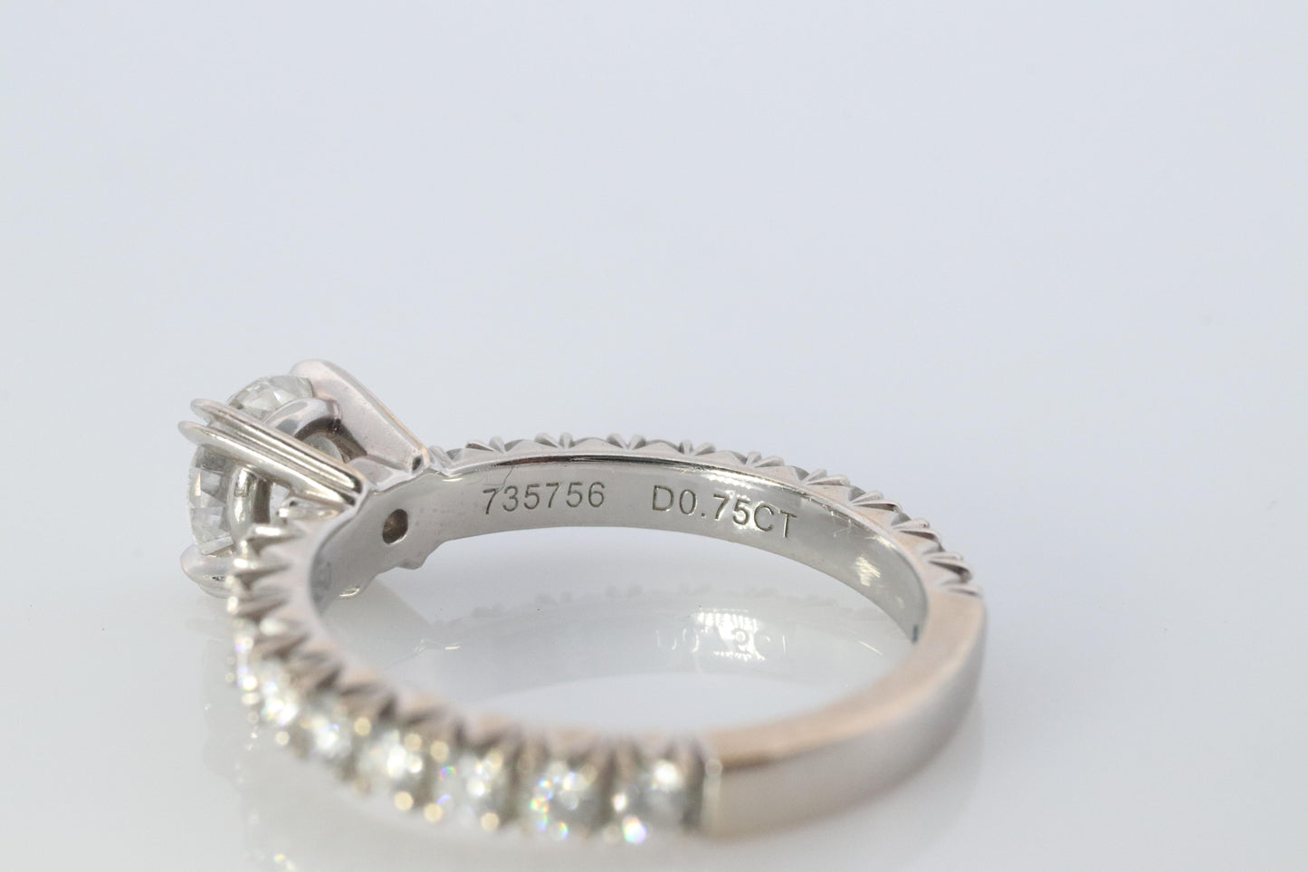 Harry Winston Diamond Ring. Round Diamond Engagement Solitaire PT950 Platinum.