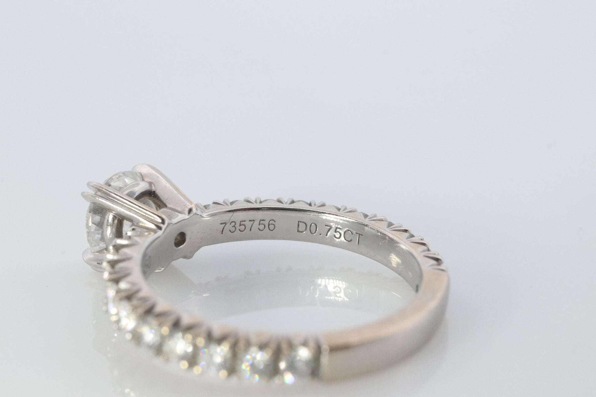 Harry Winston Diamond Ring. Round Diamond Engagement Solitaire PT950 Platinum.