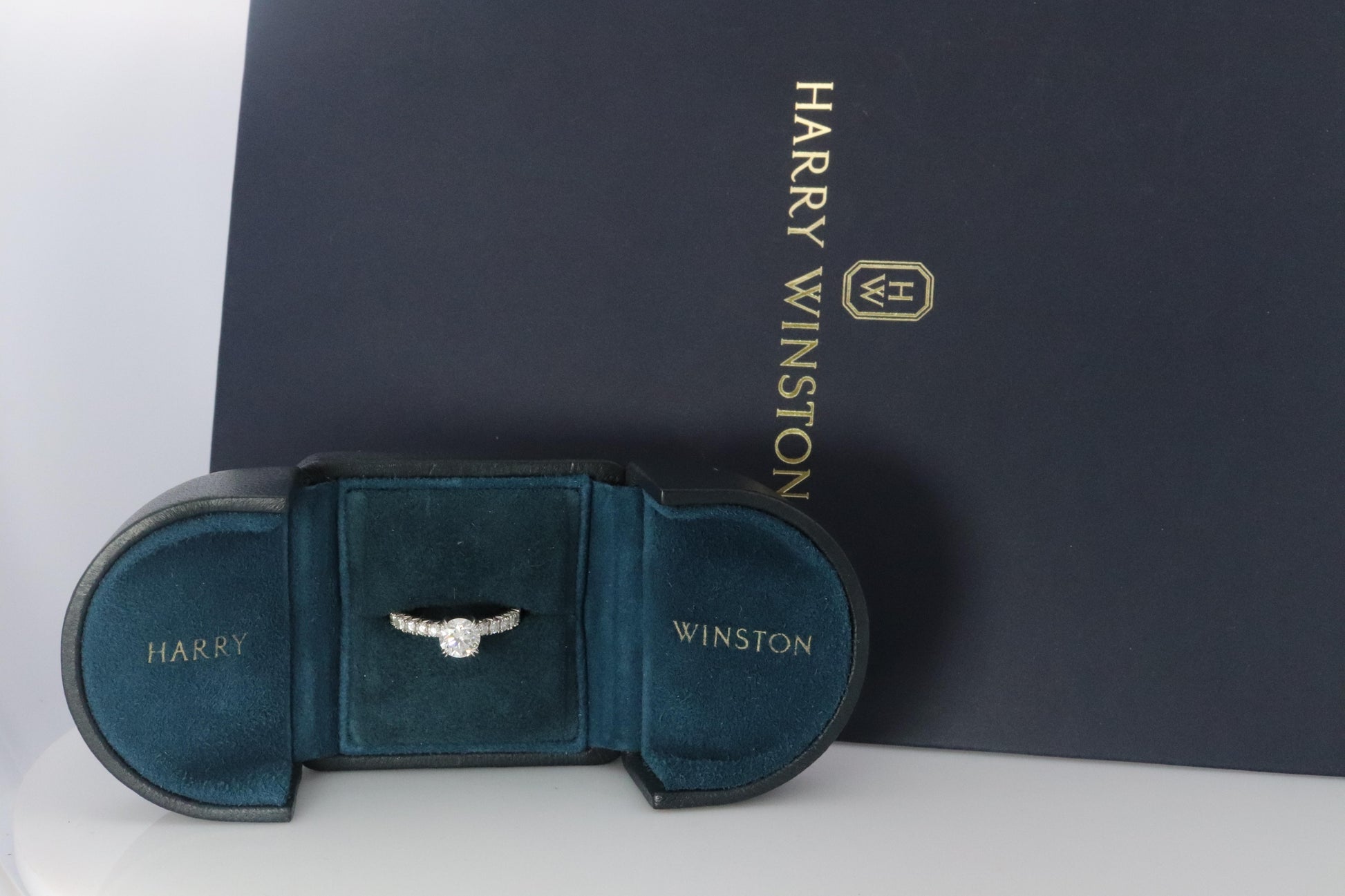 Harry Winston Diamond Ring. Round Diamond Engagement Solitaire PT950 Platinum.