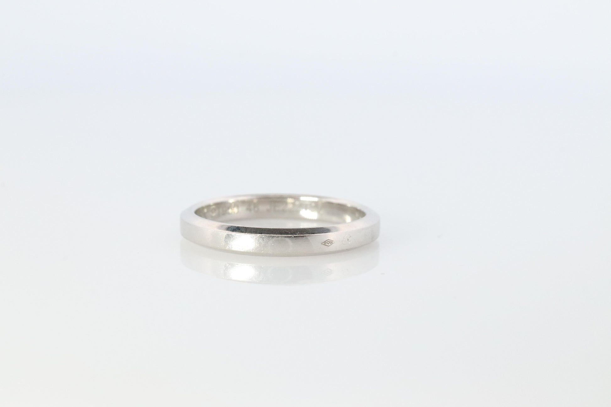 Preowned Van Cleef Arpels band. Genuine VCA PT950 Platinum Tendrement ring.