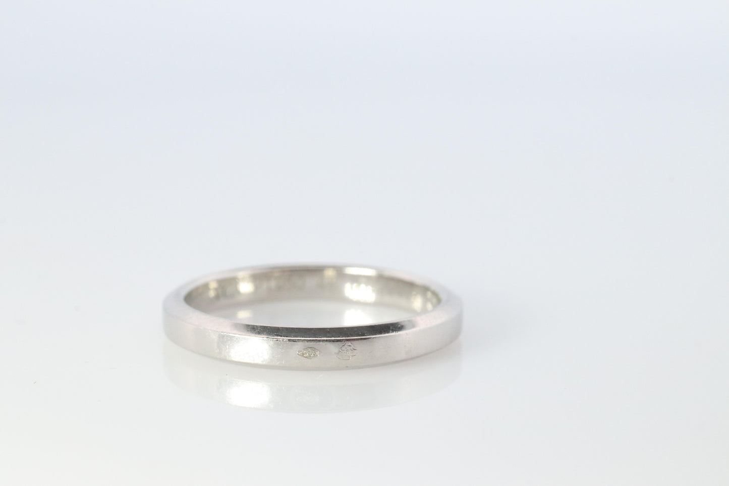 Preowned Van Cleef Arpels band. Genuine VCA PT950 Platinum Tendrement ring.