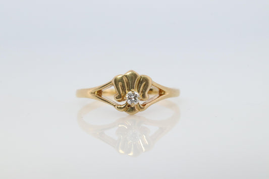 Mikimoto Ring. Vintage 18k Gold Mikimoto Dainty Diamond Ring.