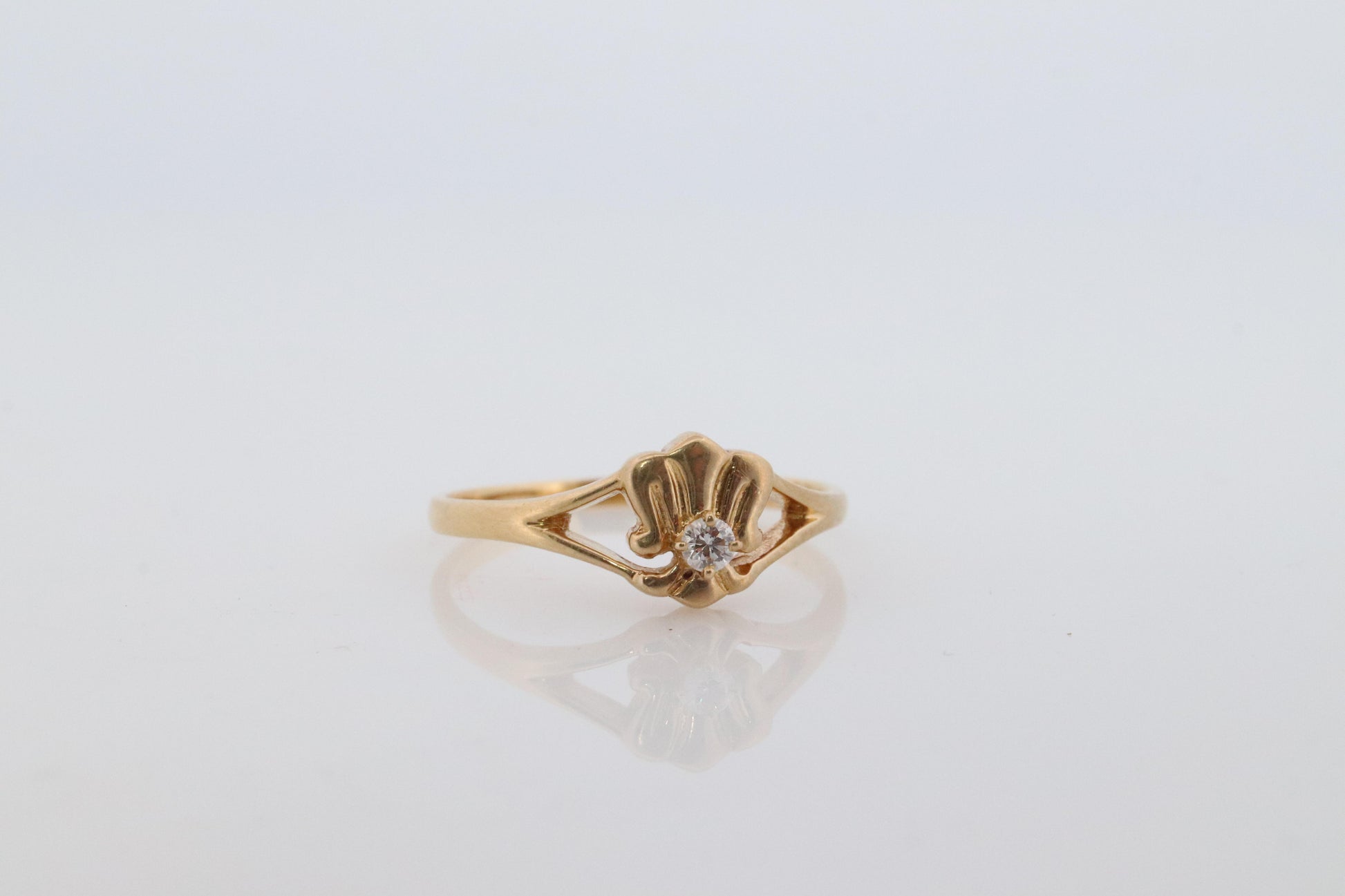Mikimoto Ring. Vintage 18k Gold Mikimoto Dainty Diamond Ring.