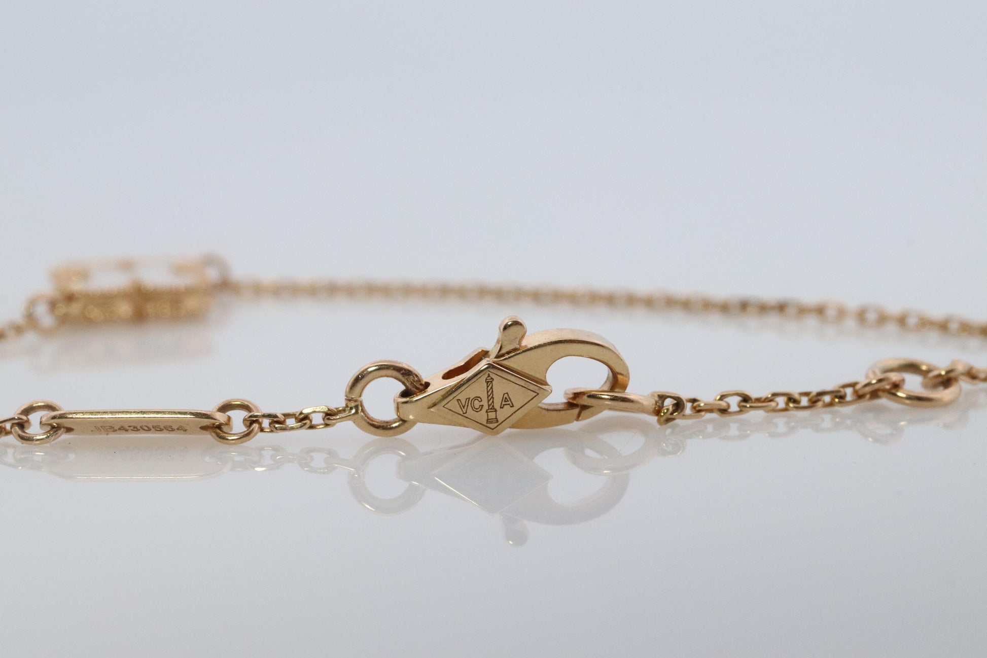 Van Cleef Arpels Alhambra Bracelet . Genuine VCA 18k YG Mother of Pearl Charm