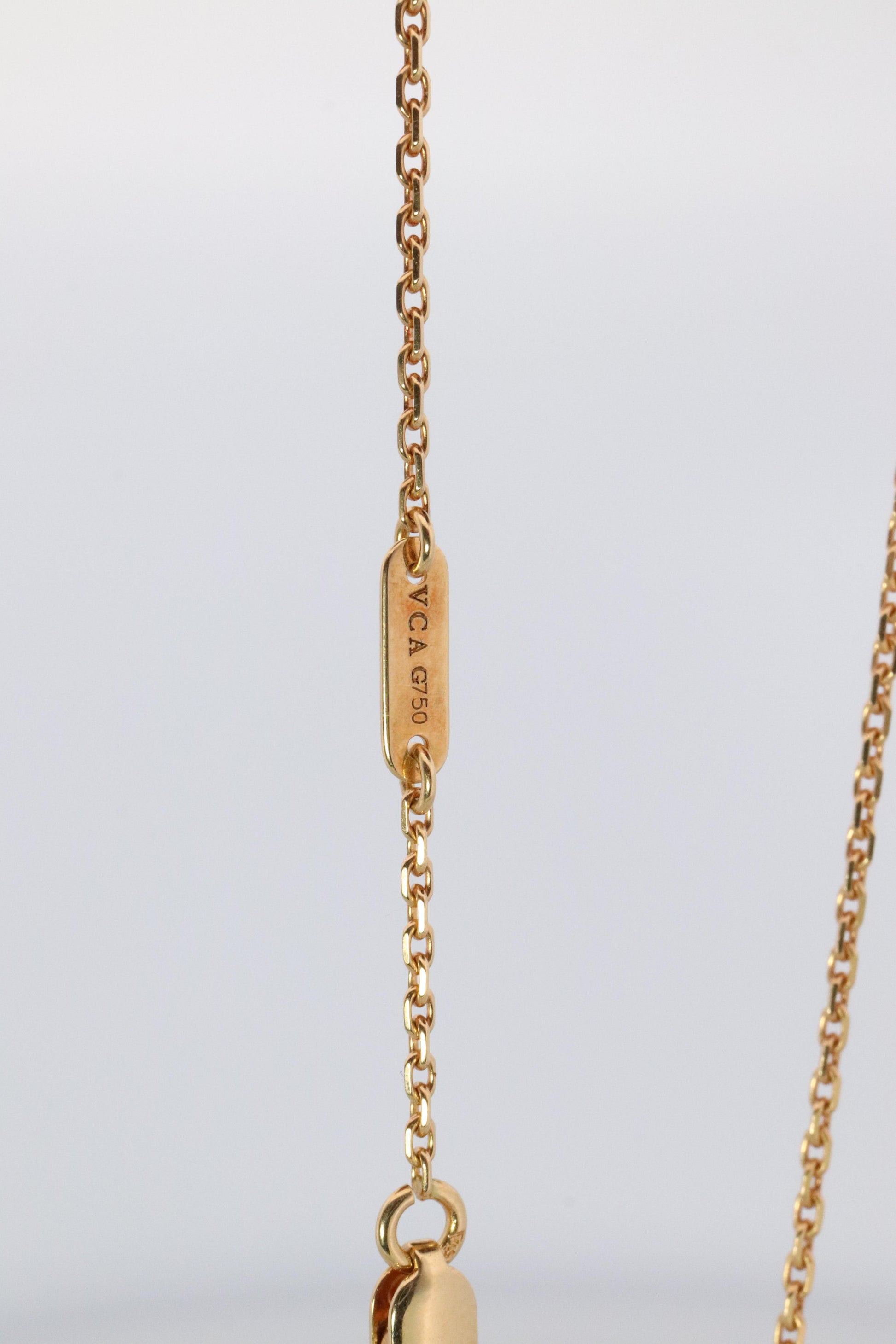 Van Cleef Arpels Alhambra Necklace . Genuine VCA 18k YG Sweet Shell Pendant