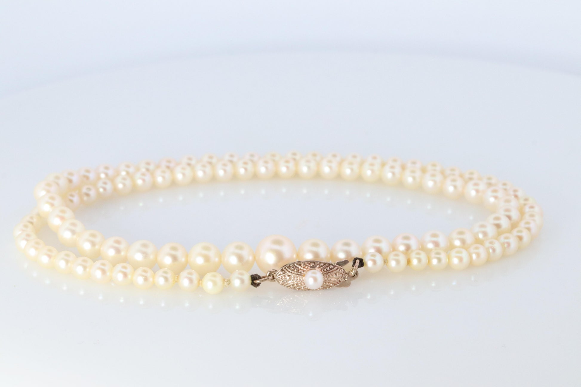 MIKIMOTO 10k Gold Pearl Necklace. Graduated  Pearl Strand 18in Necklace Mikimoto