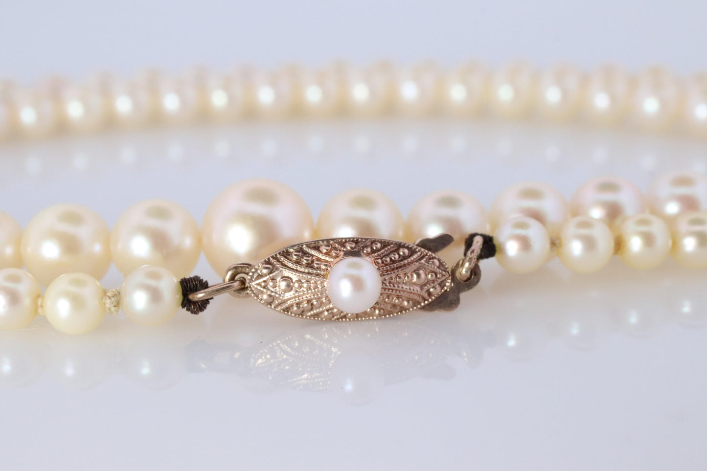 MIKIMOTO 10k Gold Pearl Necklace. Graduated  Pearl Strand 18in Necklace Mikimoto