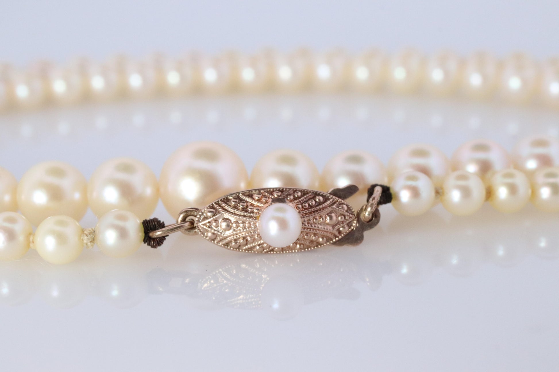MIKIMOTO 10k Gold Pearl Necklace. Graduated  Pearl Strand 18in Necklace Mikimoto