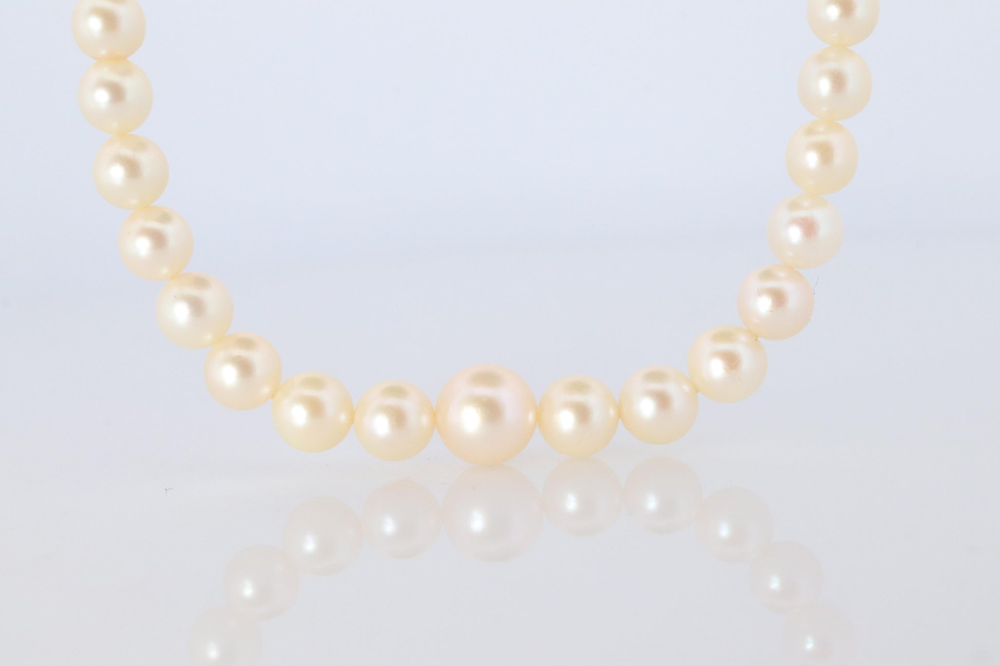 MIKIMOTO 10k Gold Pearl Necklace. Graduated  Pearl Strand 18in Necklace Mikimoto