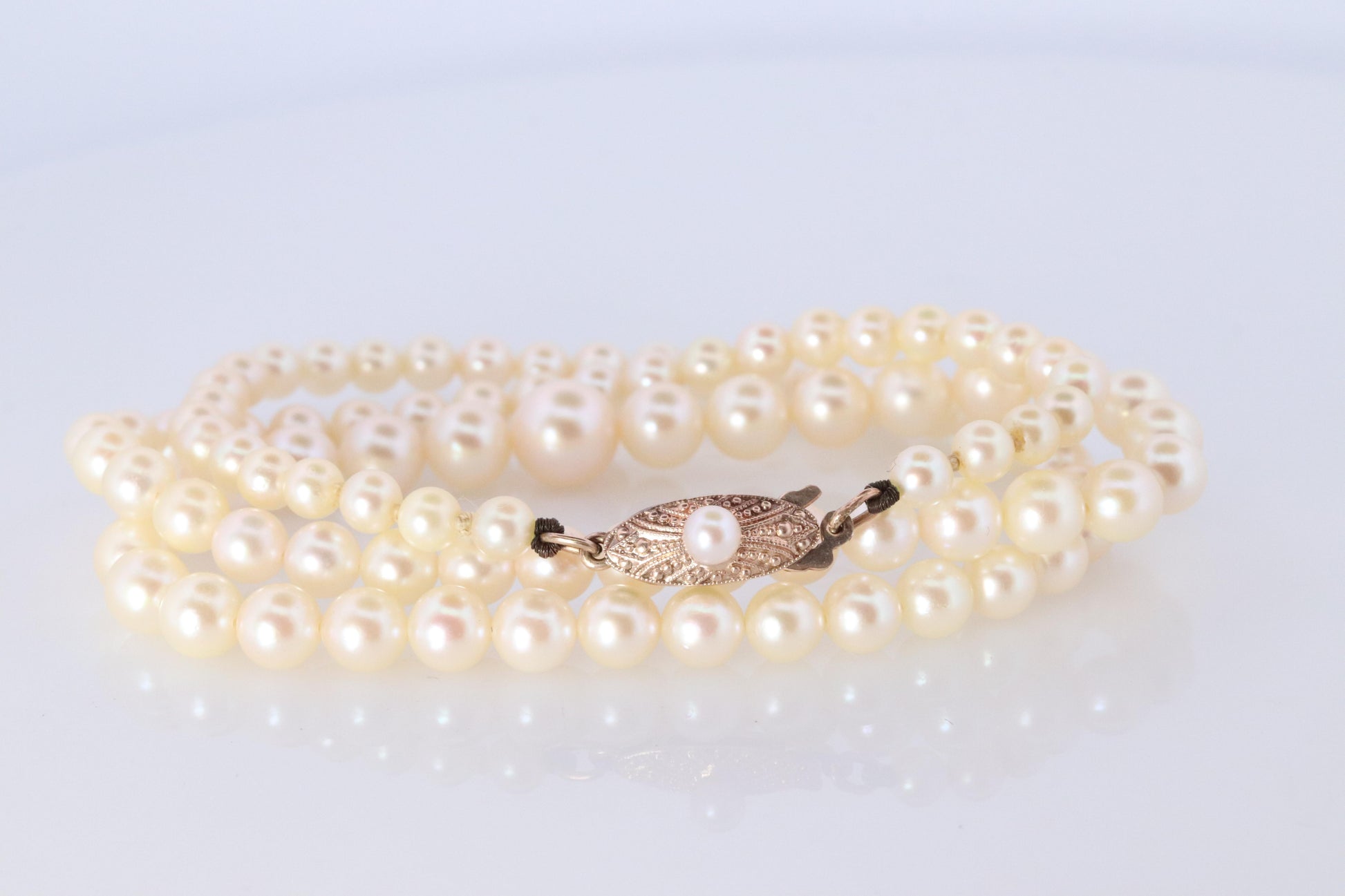MIKIMOTO 10k Gold Pearl Necklace. Graduated  Pearl Strand 18in Necklace Mikimoto