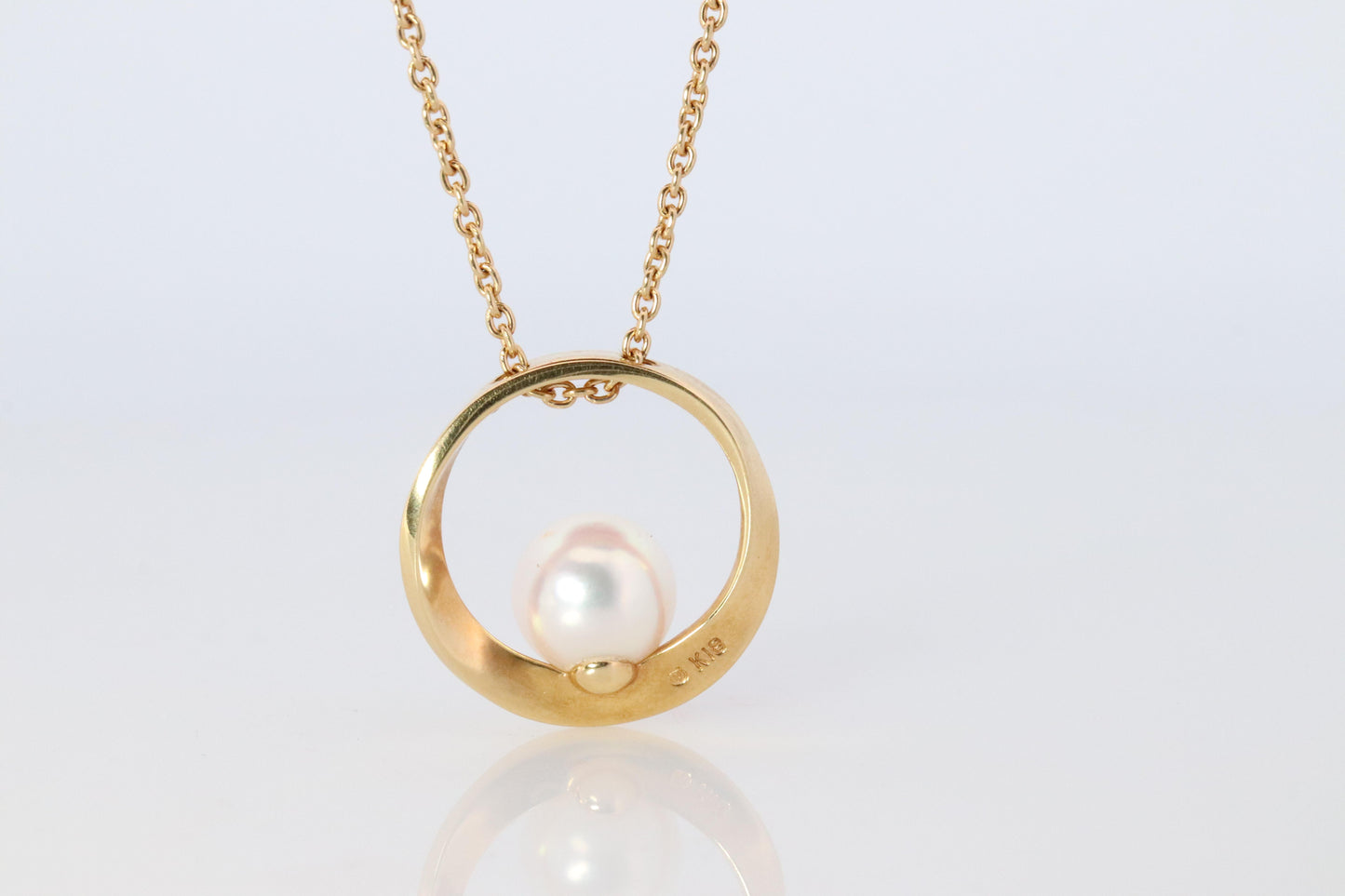 Mikimoto Pendant. Vintage 18k Yellow Gold Mikimoto Pearl Necklace wreath