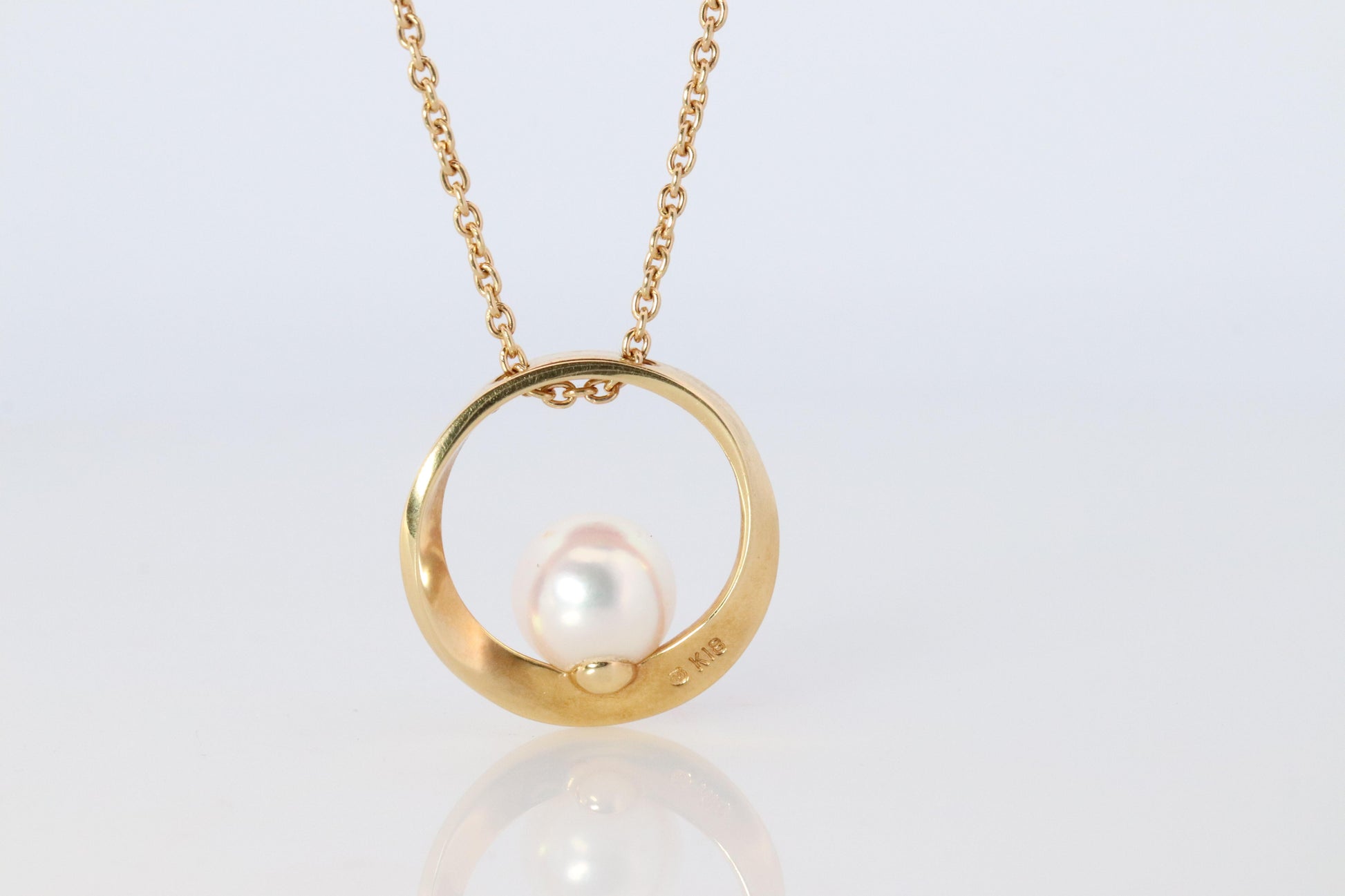 Mikimoto Pendant. Vintage 18k Yellow Gold Mikimoto Pearl Necklace wreath