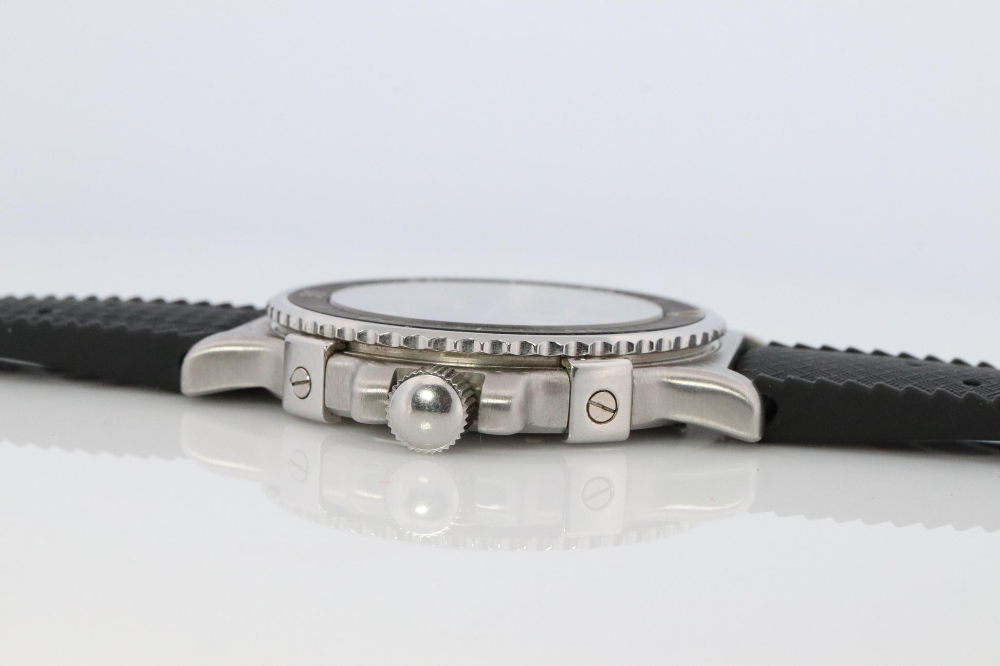 Tiffany and Co Diver Watch. SS Tiffany Co Mens M0711 40mm Watch