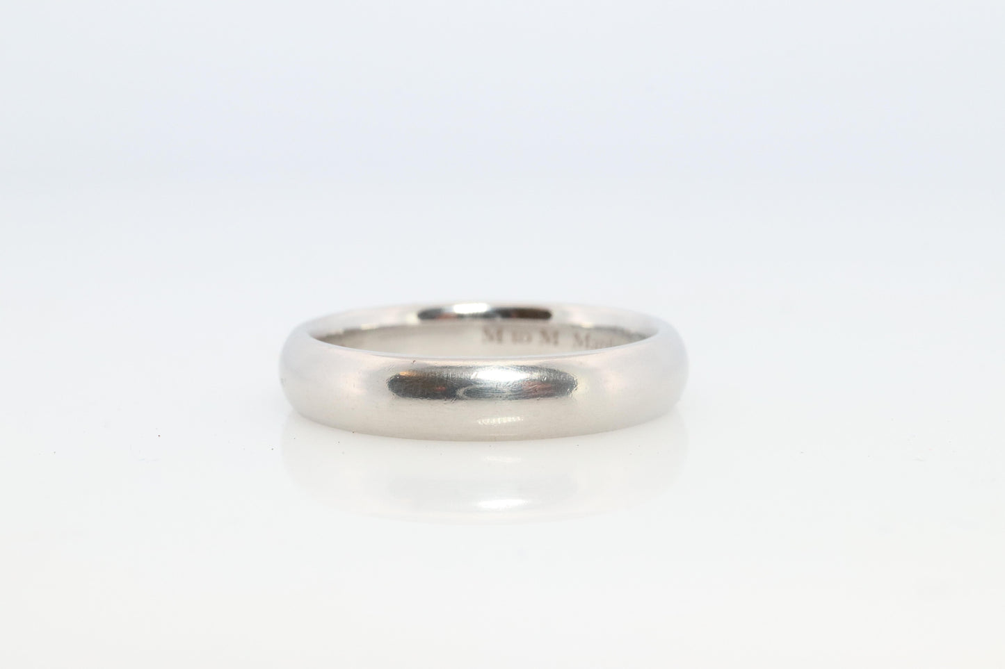 Harry Winston Ring. Comfort Fit Harry Winston Wedding 4mm wide Band.