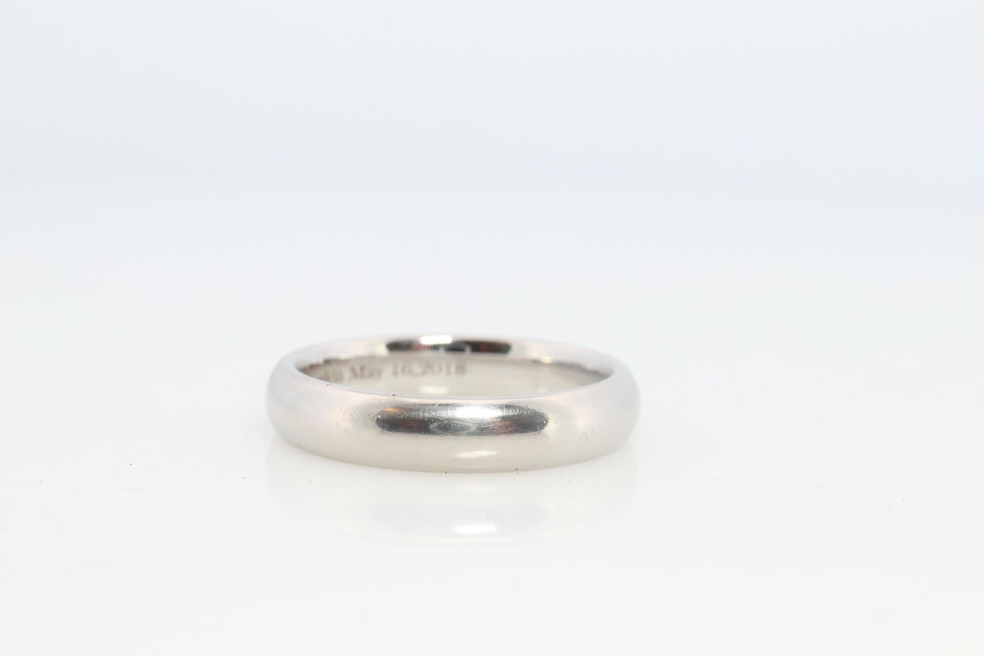 Harry Winston Ring. Comfort Fit Harry Winston Wedding 4mm wide Band.