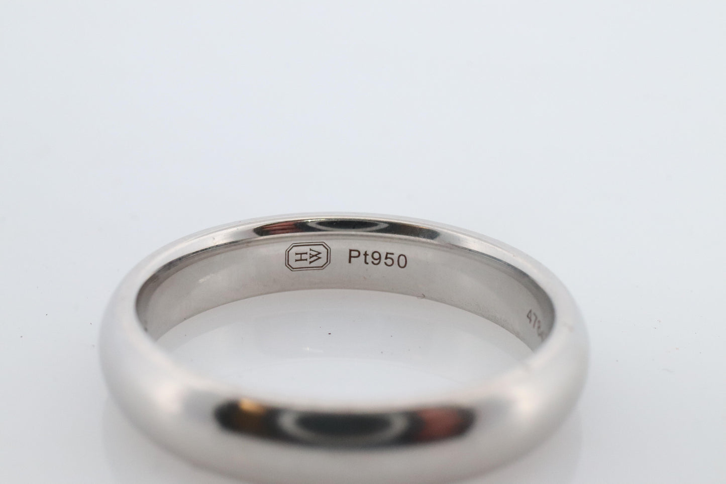 Harry Winston Ring. Comfort Fit Harry Winston Wedding 4mm wide Band.