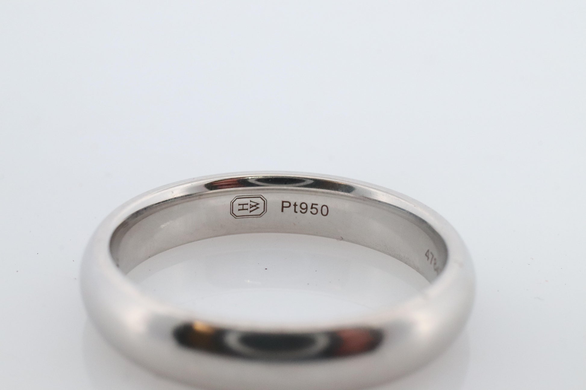 Harry Winston Ring. Comfort Fit Harry Winston Wedding 4mm wide Band.
