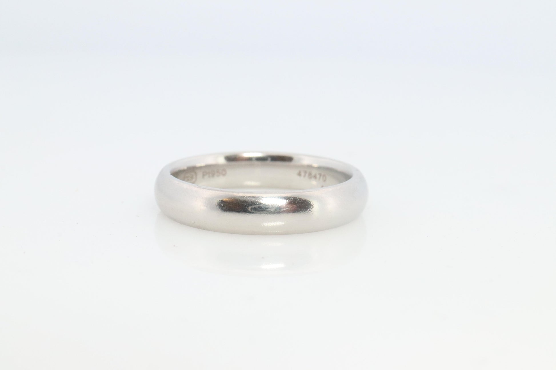 Harry Winston Ring. Comfort Fit Harry Winston Wedding 4mm wide Band.