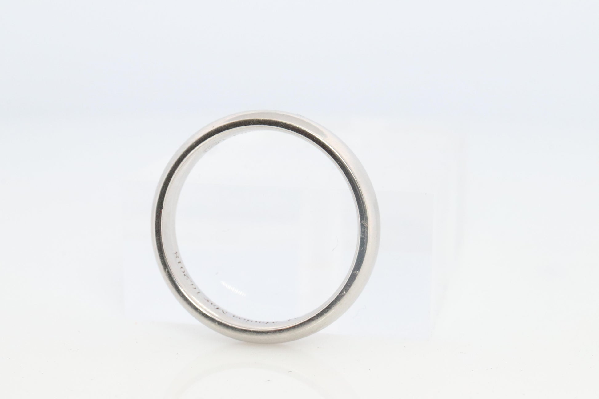Harry Winston Ring. Comfort Fit Harry Winston Wedding 4mm wide Band.
