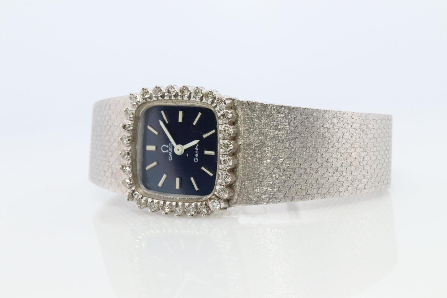 Omega watch 511.0452. Omega SS Diamond Bezel Vintage Ladies Blue Dial wristwatch