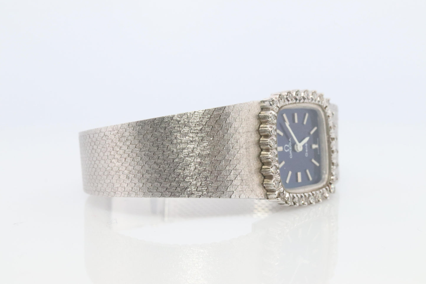 Omega watch 511.0452. Omega SS Diamond Bezel Vintage Ladies Blue Dial wristwatch